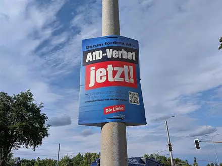 Plakat wirbt für AfD-Verbot (Archiv) - Foto: via dts Nachrichtenagentur