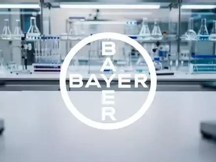 Moderne pharmazeutische Laborumgebung mit medizinischen Forschungsgeräten und professioneller Beleuchtung. - Foto: über boerse-global.de