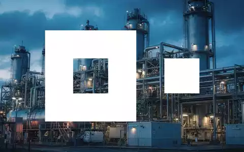 Industrielle Chemieanlagen bei Dämmerung in einer weitläufigen Anlage - Foto: über boerse-global.de