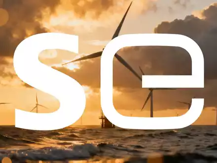 Moderne Offshore-Windkraftanlagen bei Sonnenuntergang als Symbol für die Energiewende. - Foto: über boerse-global.de