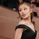 An der Diskussion um Ariana zeigt sich eine gesellschaftliche Debatte über Schönheitsideale und ihre Folgen. (Archivbild)  - Bild: Jordan Strauss/Invision/dpa