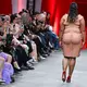 Trotz Body Positivity mussten Körper weiterhin klassischen Schönheitsnormen entsprechen. (Archivbild) - Bild: Jens Kalaene/dpa