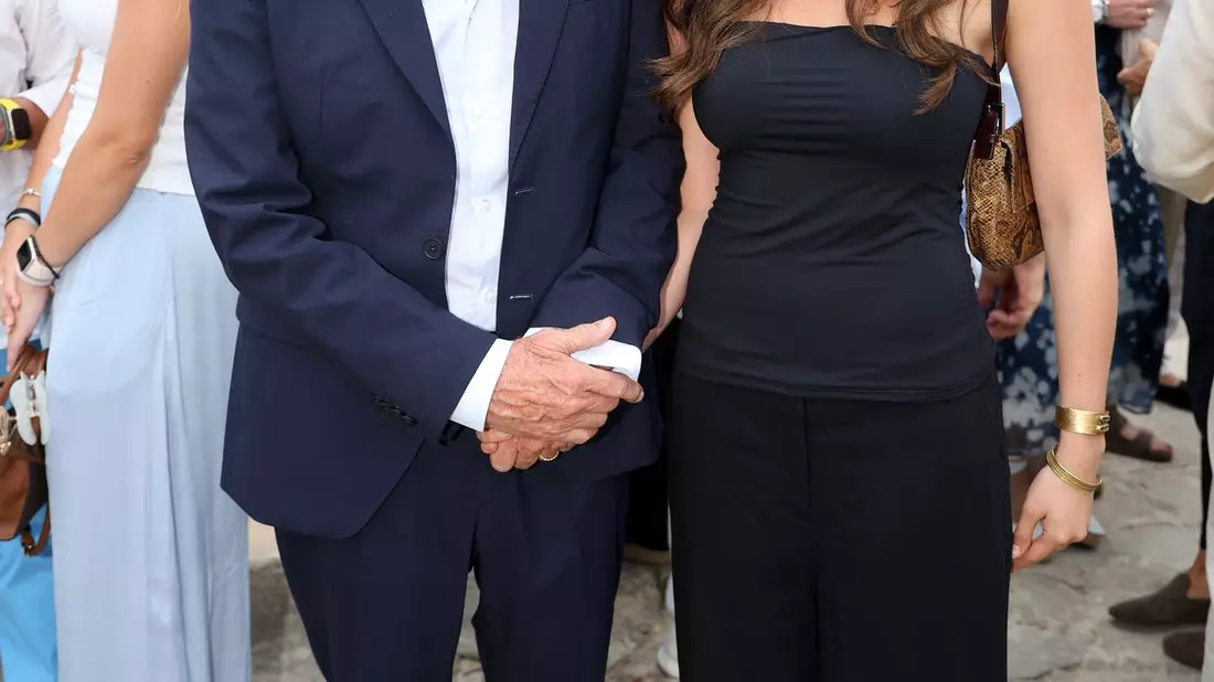 Der Hollywood-Star Michael Douglas mit seiner Tochter Carys Zeta Douglas auf Mallorca. - Bild: Raúl Terrel/EUROPA PRESS/dpa