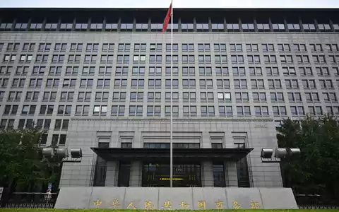 Die USA hatten zuletzt eine Reihe neuer Handelsbeschränkungen verhängt. Nun schlägt das chinesische Handelsministerium zurück. (Archivbild) - Foto: Johannes Neudecker/dpa