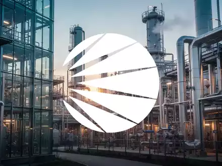Moderne Industrieanlage in der chemischen Produktion bei Sonnenaufgang - Foto: über boerse-global.de