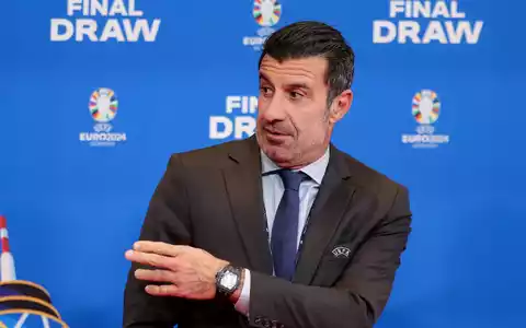 Luis Figo hat von Gianni Infantino die Schnauze voll. (Archivbild) - Foto: Christian Charisius/dpa