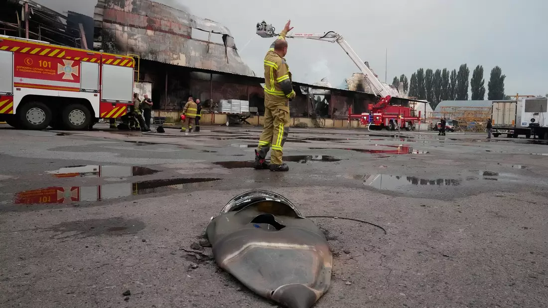 In Verteilzentren der Supermarktkette Silpo wurden sechs Menschen getötet.  - Bild: Efrem Lukatsky/AP/dpa