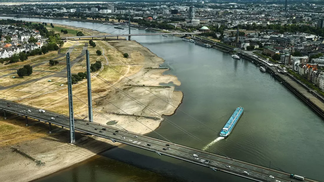 Das Bundesverkehrsministerium soll laut einer Vorlage der Landesverkehrsminister ein Flottenförderprogramm für niedrigwassergeeignete Schiffe vorlegen. - Bild: Oliver Berg/dpa
