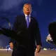 US-Präsident Donald Trump war mehrfach zwischen Drohungen und Ankündigungen von Verhandlungslösungen hin- und hergewechselt. - Bild: Mark Schiefelbein/AP/dpa