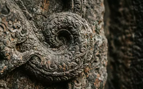 Extreme Makroaufnahme eines Materialdetails am Wahrzeichen Geschichtsmuseum Shaanxi in Xi'an China, taktile Struktur und weiches - Foto: THN