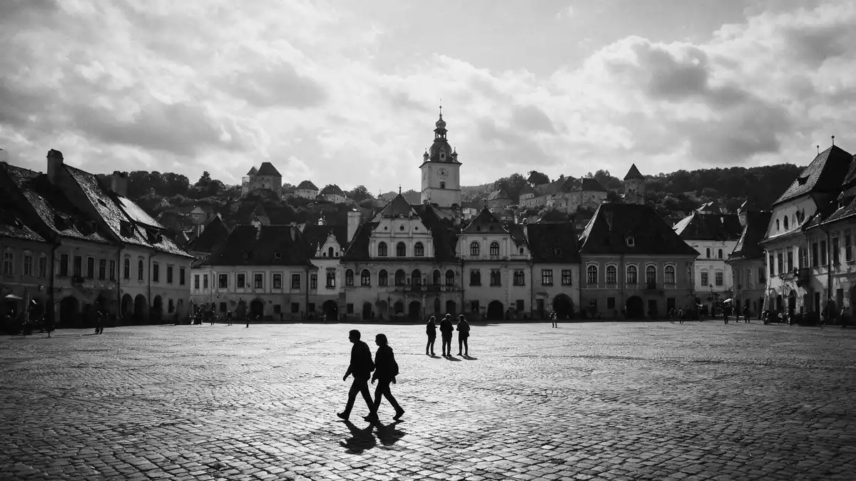 Schwarzweiss-Reportage vom Wahrzeichen Altstadt Sibiu in Sibiu, Rumänien