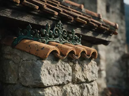 Extreme Makroaufnahme eines Materialdetails am Wahrzeichen Bran-Schloss in Bran Rumänien, taktile Struktur und weiches Seitenlicht - Foto: THN