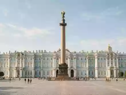Editorialbild im Reisemagazin-Stil vom Wahrzeichen Eremitage Sankt Petersburg in Sankt Petersburg Russland, ausgewogene Bildgestaltung und - Foto: THN