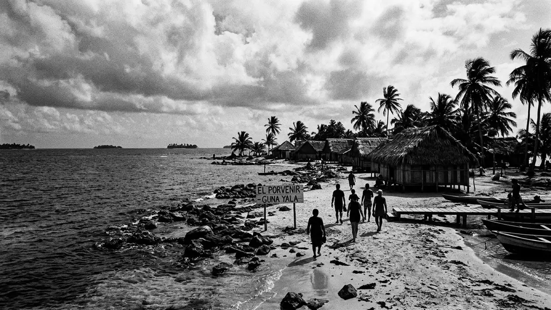 Schwarzweiss-Reportage vom Wahrzeichen San-Blas-Inseln in El Porvenir, Panama