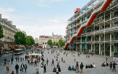 Editorialbild im Reisemagazin-Stil vom Wahrzeichen Centre Pompidou Paris in Paris Frankreich, ausgewogene Bildgestaltung und natuerliches - Foto: THN