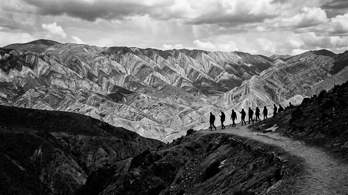 Schwarzweiss-Reportage vom Wahrzeichen Quebrada de Humahuaca in Humahuaca, Argentinien