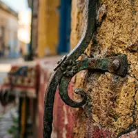 Extreme Makroaufnahme eines Materialdetails am Wahrzeichen La Boca Caminito in Buenos Aires Argentinien, taktile Struktur - Foto: THN