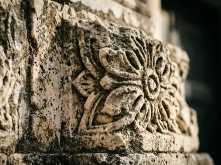 Extreme Makroaufnahme eines Materialdetails am Wahrzeichen Kathedrale von Amalfi in Amalfi Italien, taktile Struktur und - Foto: THN