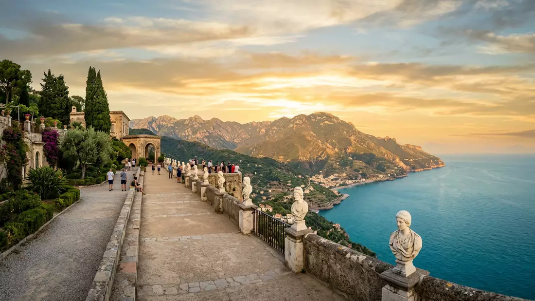 Fotorealistische Ansicht von Villa Cimbrone Ravello in Ravello, Italien im Abendlicht