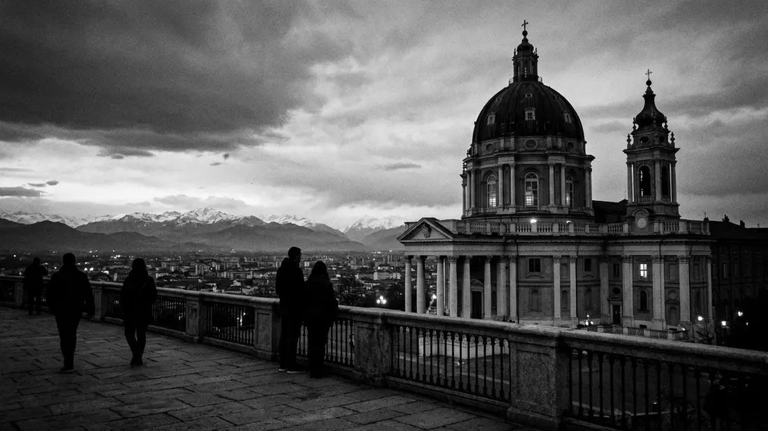 Schwarzweiss-Reportage vom Wahrzeichen Basilica di Superga in Turin, Italien