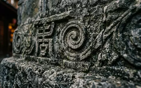 Extreme Makroaufnahme eines Materialdetails am Wahrzeichen Altstadt Lijiang in Lijiang China, taktile Struktur und weiches - Foto: THN