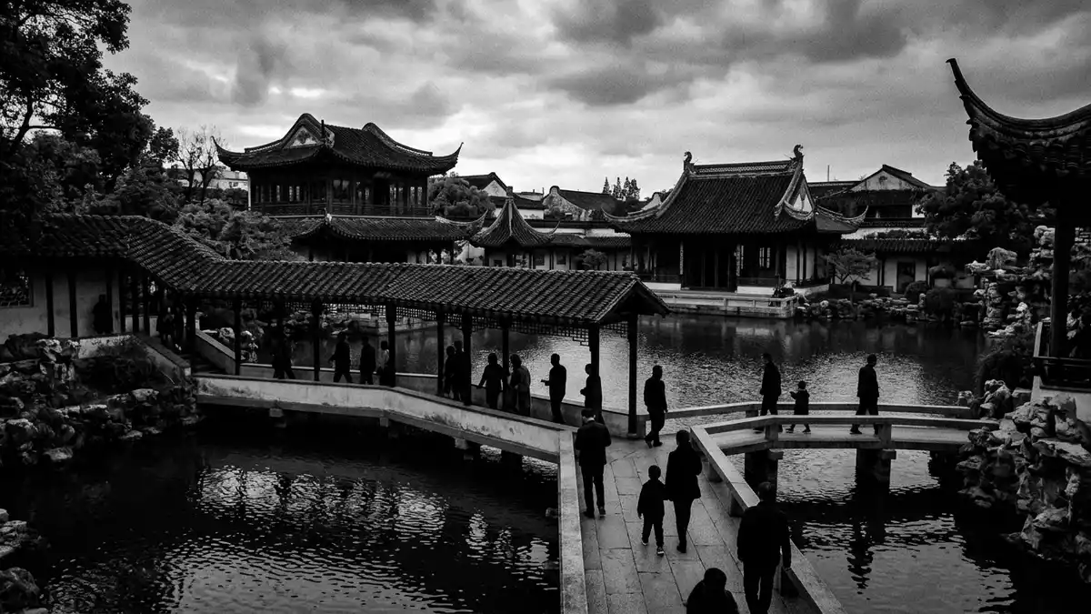 Schwarzweiss-Reportage vom Wahrzeichen Klassische Gärten von Suzhou in Suzhou, China