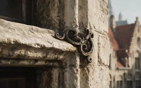 Extreme Makroaufnahme eines Materialdetails am Wahrzeichen Altstadt BrĂĽgge in BrĂĽgge Belgien, taktile Struktur und weiches - Foto: THN