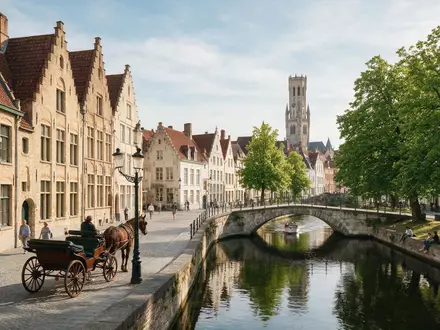Editorialbild im Reisemagazin-Stil vom Wahrzeichen Altstadt Brügge in Brügge Belgien, ausgewogene Bildgestaltung und natuerliches Umgebungslicht - Foto: THN