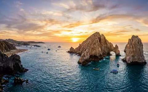 Fotorealistische Panoramaaufnahme von El Arco Cabo San Lucas in Cabo San Lucas Mexiko, warmes Abendlicht - Foto: THN