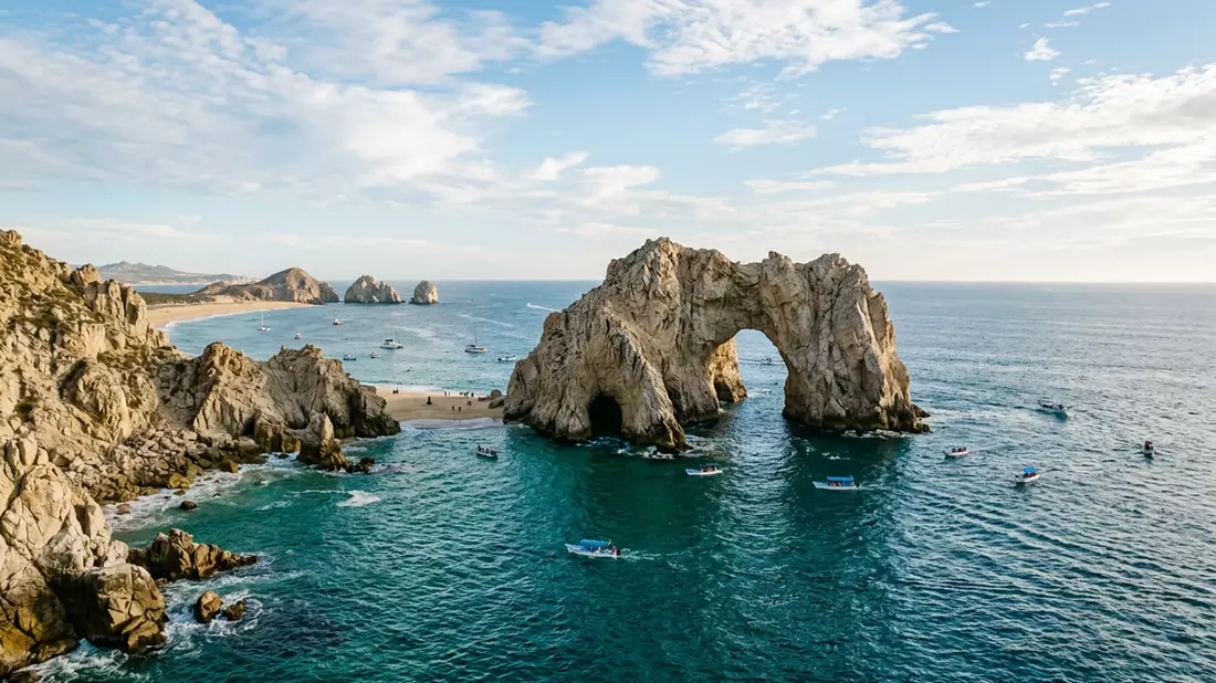 Editorial-Reisemagazinbild vom Wahrzeichen El Arco Cabo San Lucas in Cabo San Lucas, Mexiko