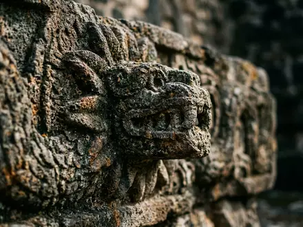 Extreme Makroaufnahme eines Materialdetails am Wahrzeichen Teotihuacan in San Juan Teotihuacan Mexiko, taktile Struktur und - Foto: THN