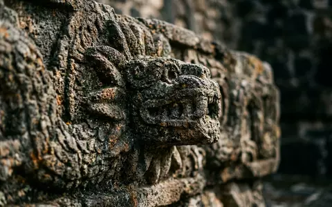 Extreme Makroaufnahme eines Materialdetails am Wahrzeichen Teotihuacan in San Juan Teotihuacan Mexiko, taktile Struktur und - Foto: THN