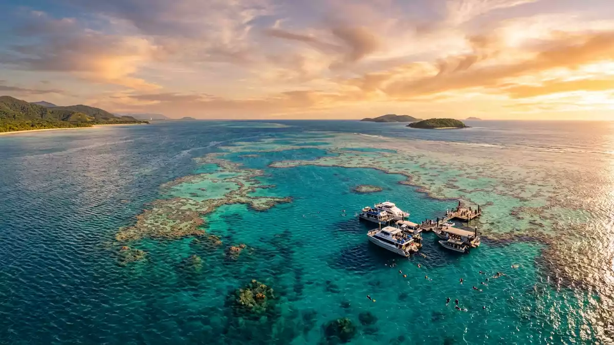 Fotorealistische Ansicht von Great Barrier Reef in Cairns, Australien im Abendlicht