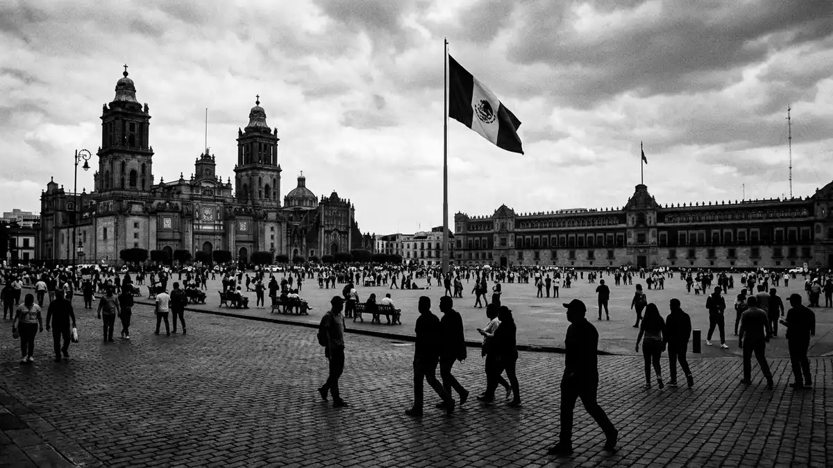 Schwarzweiss-Reportage vom Wahrzeichen Zocalo Mexiko-Stadt in Mexiko-Stadt, Mexiko
