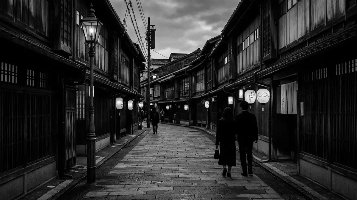 Schwarzweiss-Reportage vom Wahrzeichen Higashi Chaya District in Kanazawa, Japan