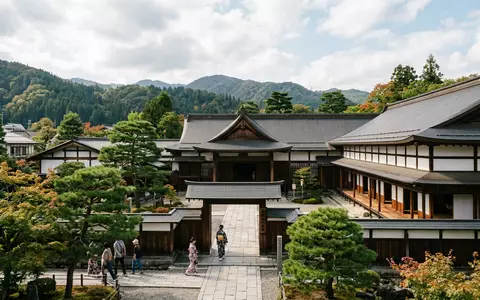 Editorialbild im Reisemagazin-Stil vom Wahrzeichen Altstadt Takayama in Takayama Japan, ausgewogene Bildgestaltung und natuerliches Umgebungslicht - Foto: THN