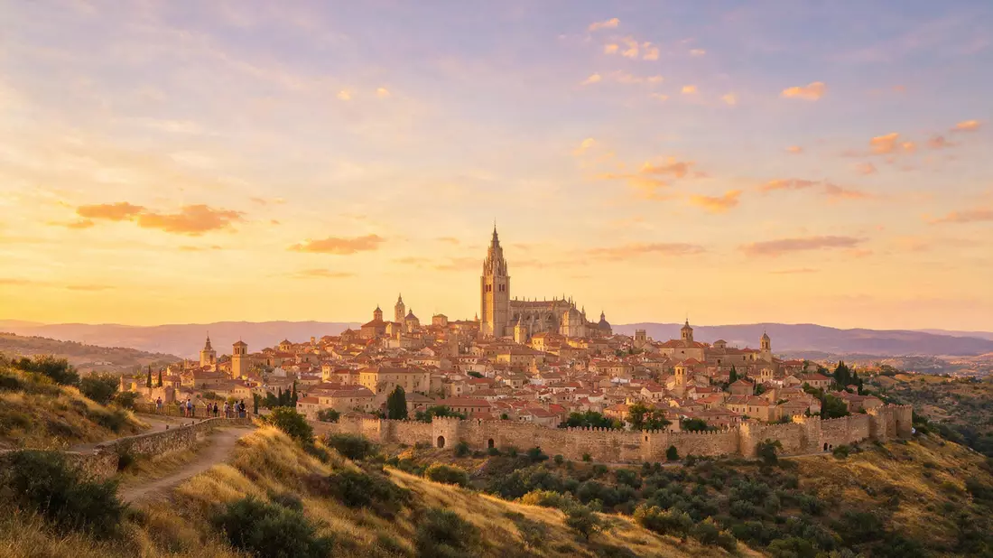 Fotorealistische Ansicht von Altstadt Toledo in Toledo, Spanien im Abendlicht