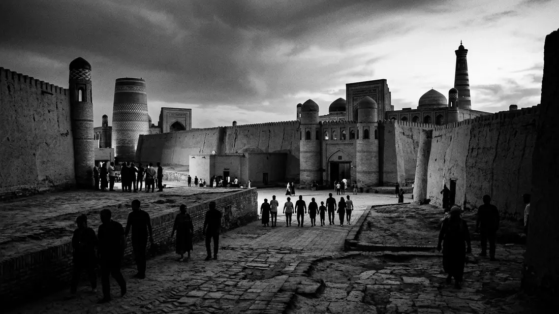 Schwarzweiss-Reportage vom Wahrzeichen Itchan Kala Chiwa in Chiwa, Usbekistan