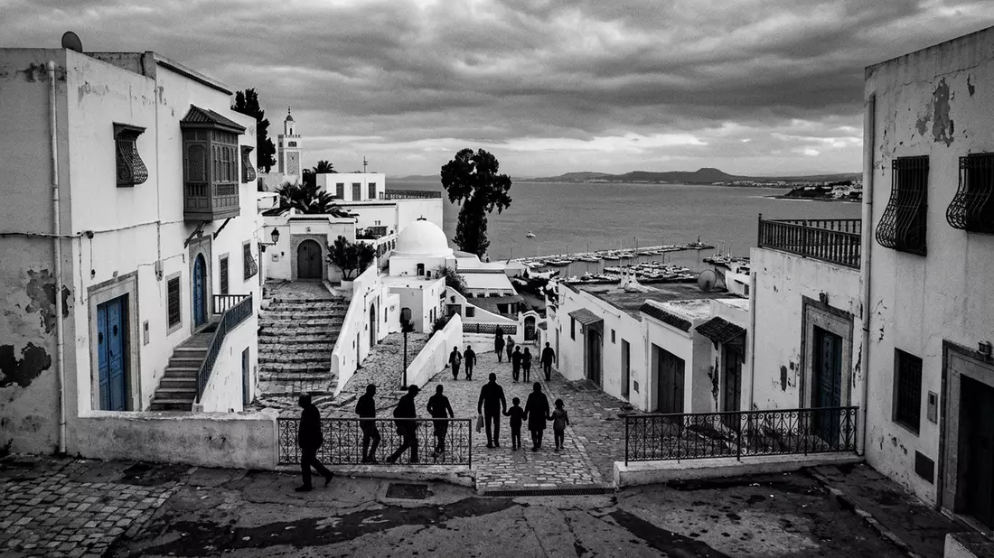 Schwarzweiss-Reportage vom Wahrzeichen Sidi Bou Said in Tunis, Tunesien