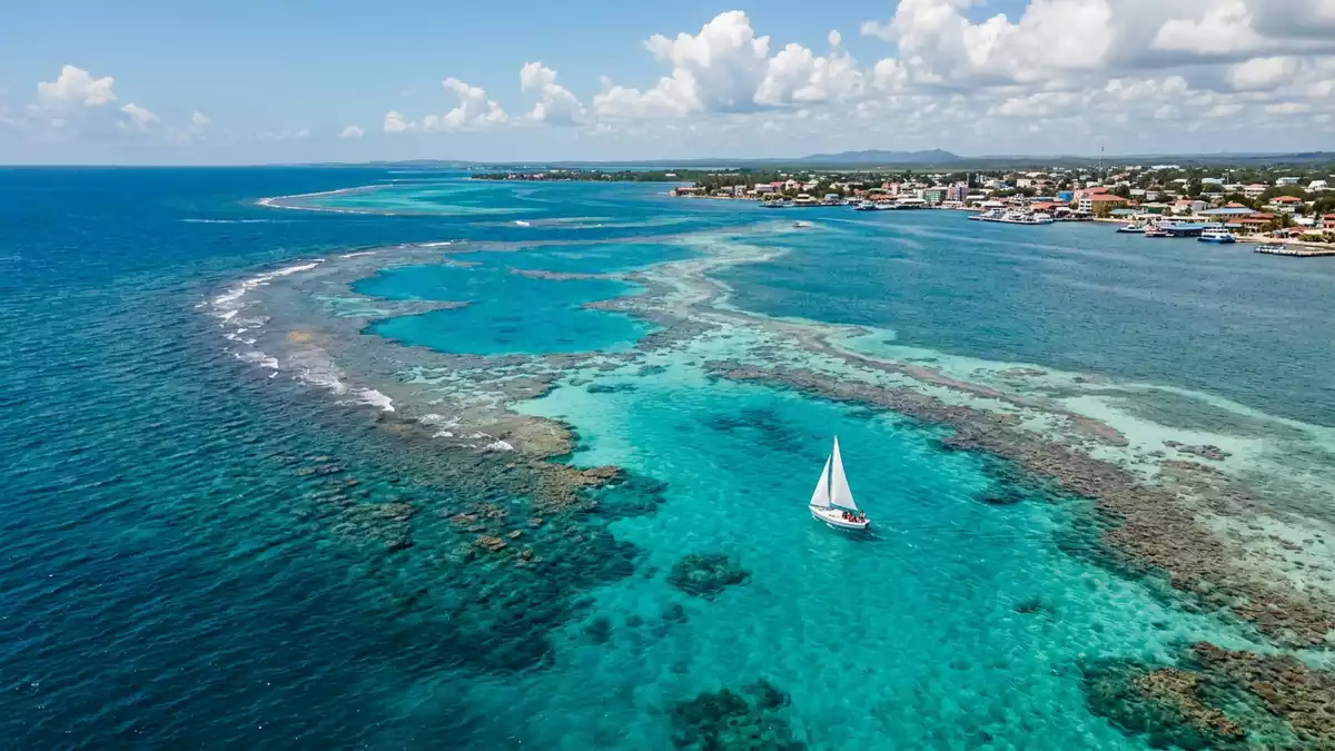 Editorial-Reisemagazinbild vom Wahrzeichen Belize Barrier Reef in Belize City, Belize