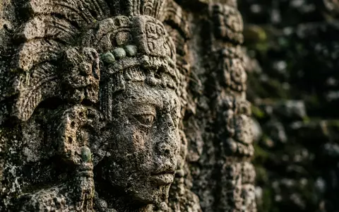 Extreme Makroaufnahme eines Materialdetails am Wahrzeichen Xunantunich in San Ignacio Belize, taktile Struktur und weiches - Foto: THN