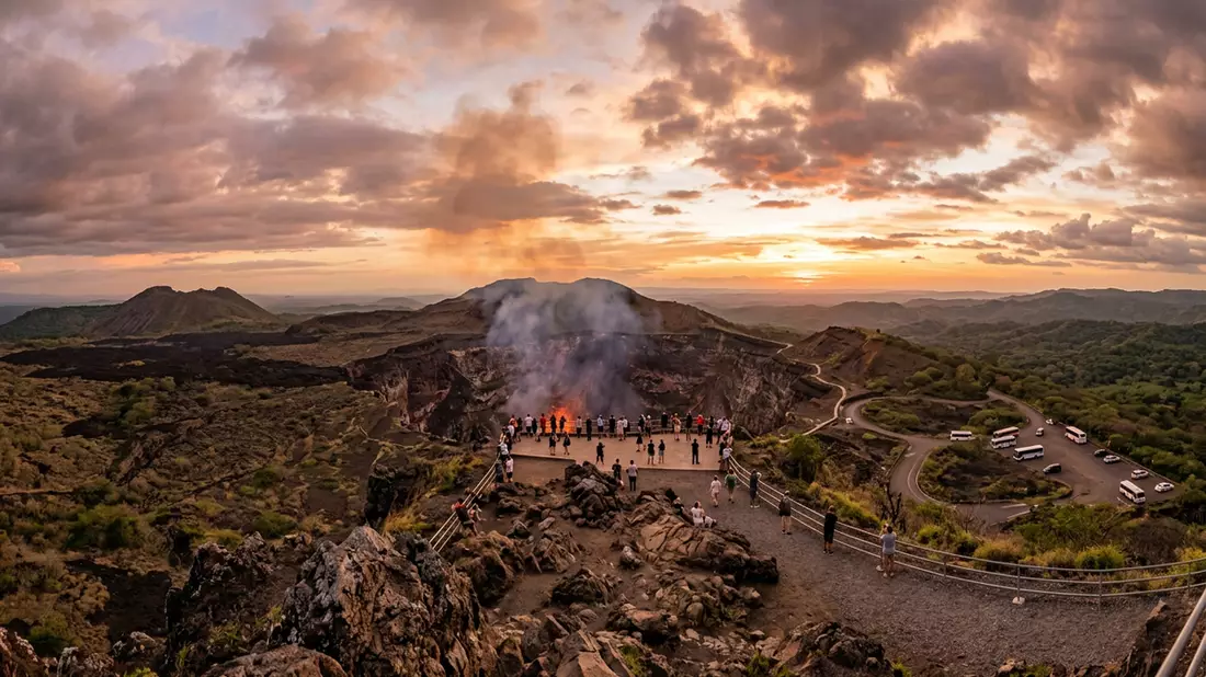 Fotorealistische Ansicht von Masaya-Vulkan-Nationalpark in Masaya, Nicaragua im Abendlicht