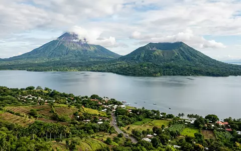 Editorialbild im Reisemagazin-Stil vom Wahrzeichen Ometepe-Insel in Ometepe Nicaragua, ausgewogene Bildgestaltung und natuerliches Umgebungslicht - Foto: THN
