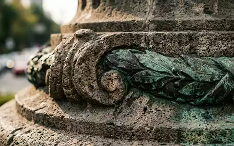 Extreme Makroaufnahme eines Materialdetails am Wahrzeichen Paseo de la Reforma in Mexiko-Stadt Mexiko, taktile Struktur - Foto: THN
