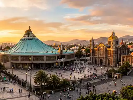Fotorealistische Panoramaaufnahme von Basilika von Guadalupe in Mexiko-Stadt Mexiko, warmes Abendlicht auf Wahrzeichen - Foto: THN
