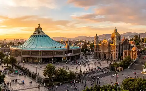 Fotorealistische Panoramaaufnahme von Basilika von Guadalupe in Mexiko-Stadt Mexiko, warmes Abendlicht auf Wahrzeichen - Foto: THN