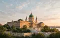 Fotorealistische Panoramaaufnahme von Burgpalast Budapest in Budapest Ungarn, warmes Abendlicht auf Wahrzeichen - Foto: THN