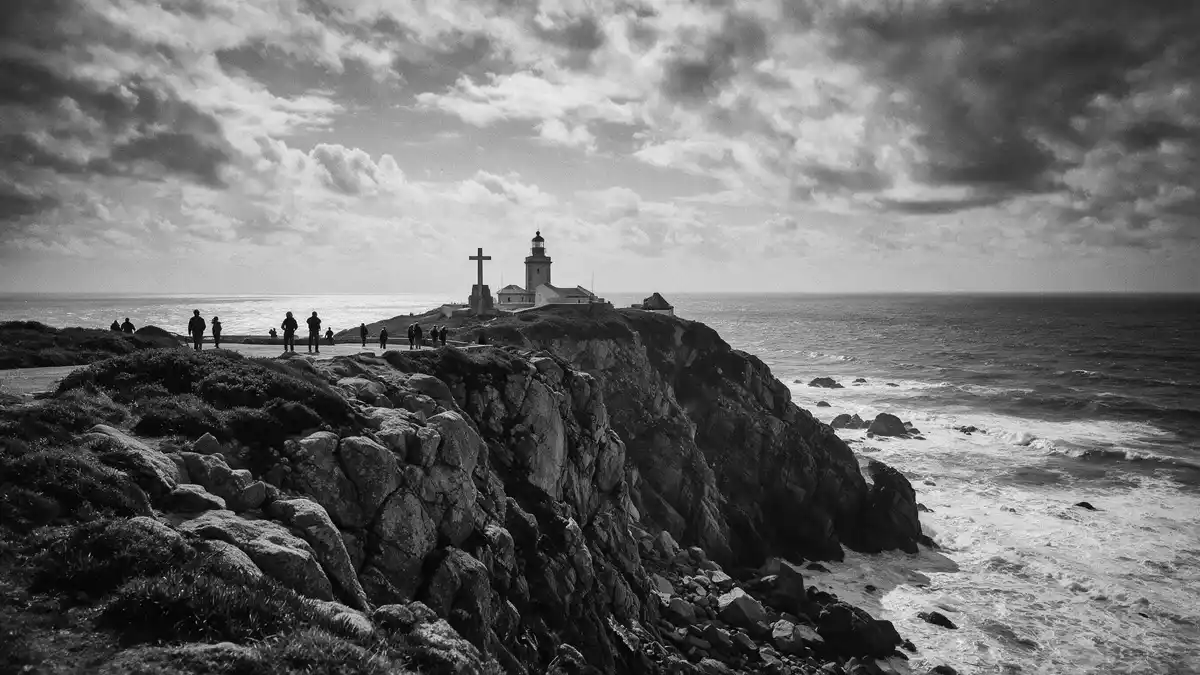 Schwarzweiss-Reportage vom Wahrzeichen Cabo da Roca in Sintra, Portugal