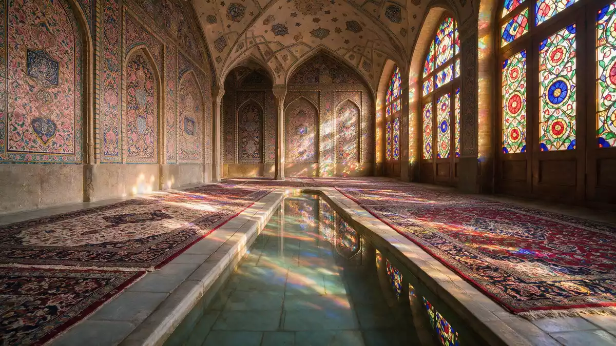 Editorial-Reisemagazinbild vom Wahrzeichen Nasir-ol-Molk-Moschee Shiraz in Shiraz, Iran