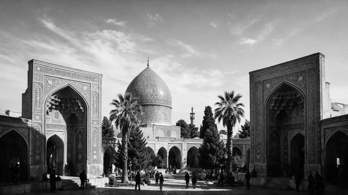 Schwarzweiss-Reportage vom Wahrzeichen Nasir-ol-Molk-Moschee Shiraz in Shiraz, Iran